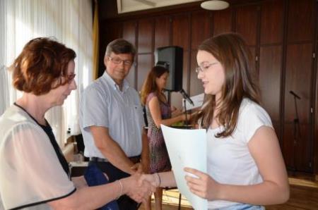 PODELITEV PRIZNANJ USPEŠNIM UČENCEM 32